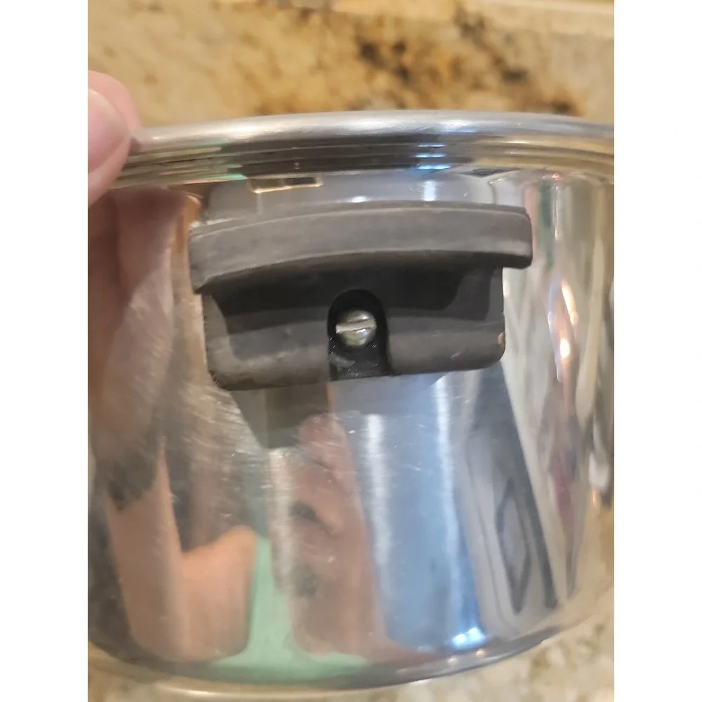 Flavor Seal By Cory Pluramelt  4 qt Stock pot with lid Stainless Steel 18-8